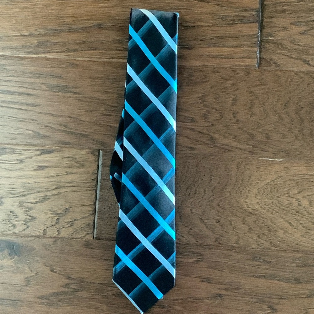 Men's Turquoise tie is 59 1/2" long.